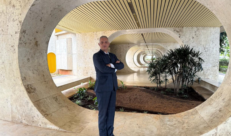Leonardo Manzan analisa como a tributação sobre o carregamento de veículos elétricos pode impactar diretamente a mobilidade sustentável no Brasil.