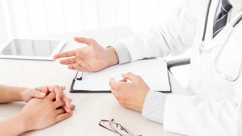 Entenda com Alexandre Costa Pedrosa os principais cuidados ao analisar o contrato de plano de saúde e saiba quais cláusulas costumam causar mais questionamentos.