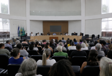 Plenário da Câmara Municipal de Sinop durante audiência pública sobre o orçamento de 2027
