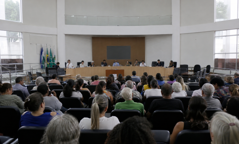 Plenário da Câmara Municipal de Sinop durante audiência pública sobre o orçamento de 2027